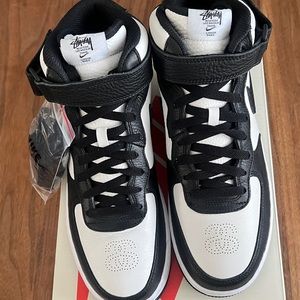 Nike Air Force 1 Mid
Stussy Black/white